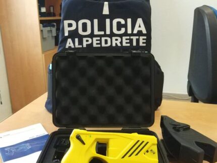 Imagen de la noticia La Policía Local de Alpedrete incorpora al servicio el dispositivo electrónico de control TASER